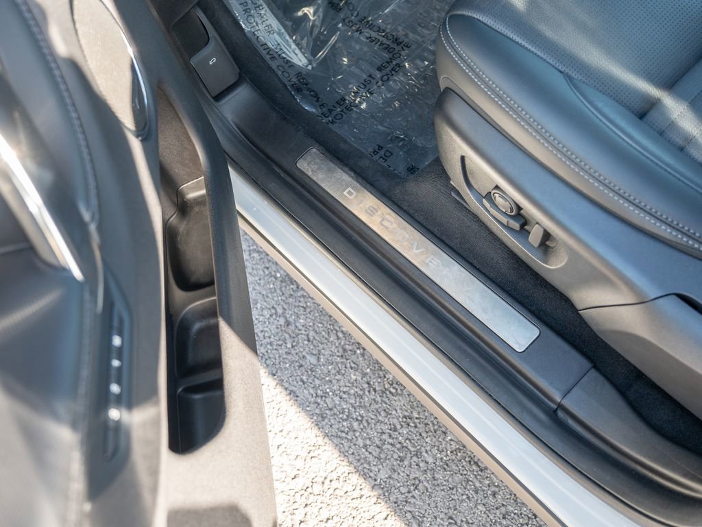 Certified 2025 Land Rover Discovery Sport Dynamic SE AWD/4WD image 17