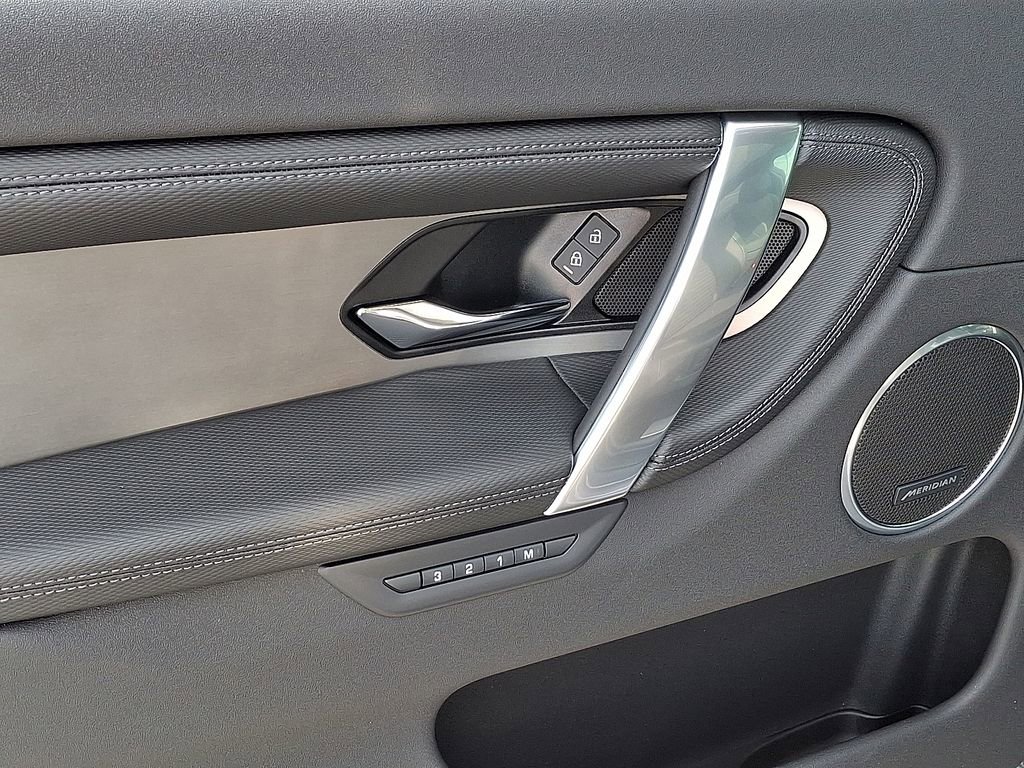 New 2026 Land Rover Discovery Sport Landmark image 8