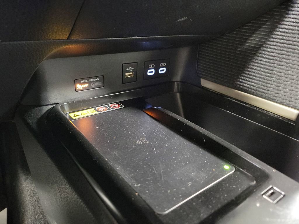 Used 2025 Toyota Camry SE image 17