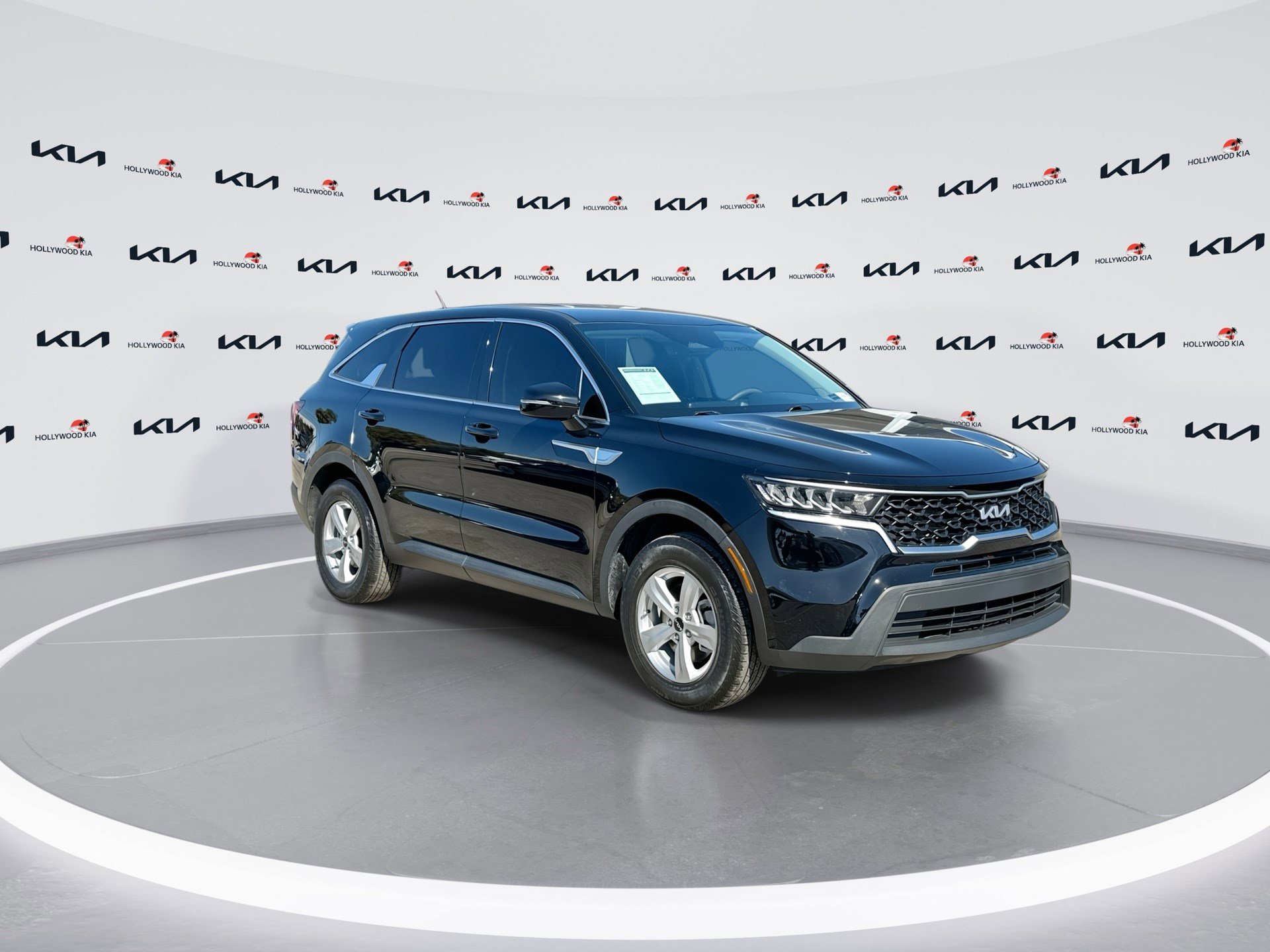 Used 2023 Kia Sorento LX image 2