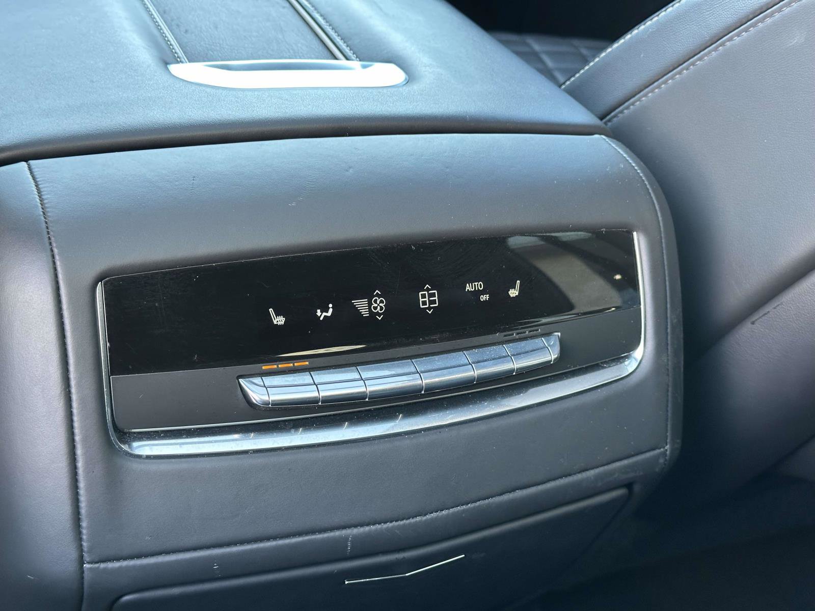 Used 2022 Cadillac Escalade Sport Platinum image 13