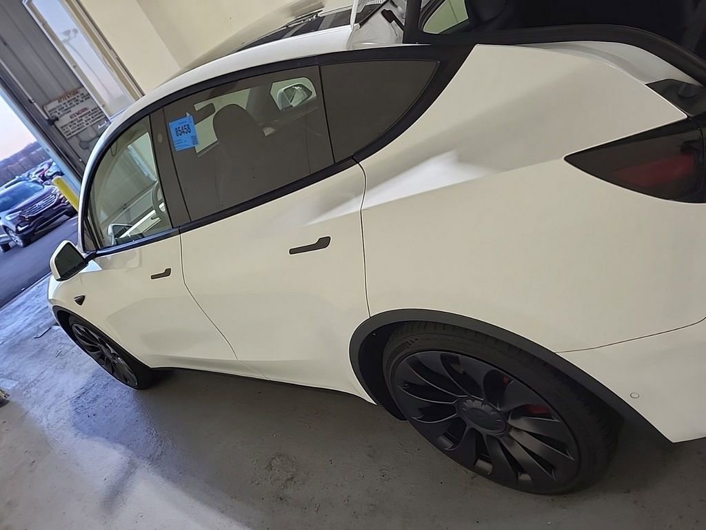 Used 2022 Tesla Model Y Performance image 4