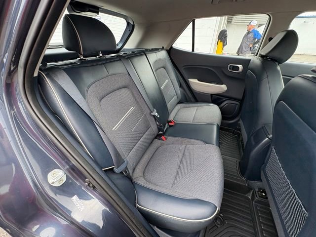 Used 2021 Hyundai Venue FWD image 32