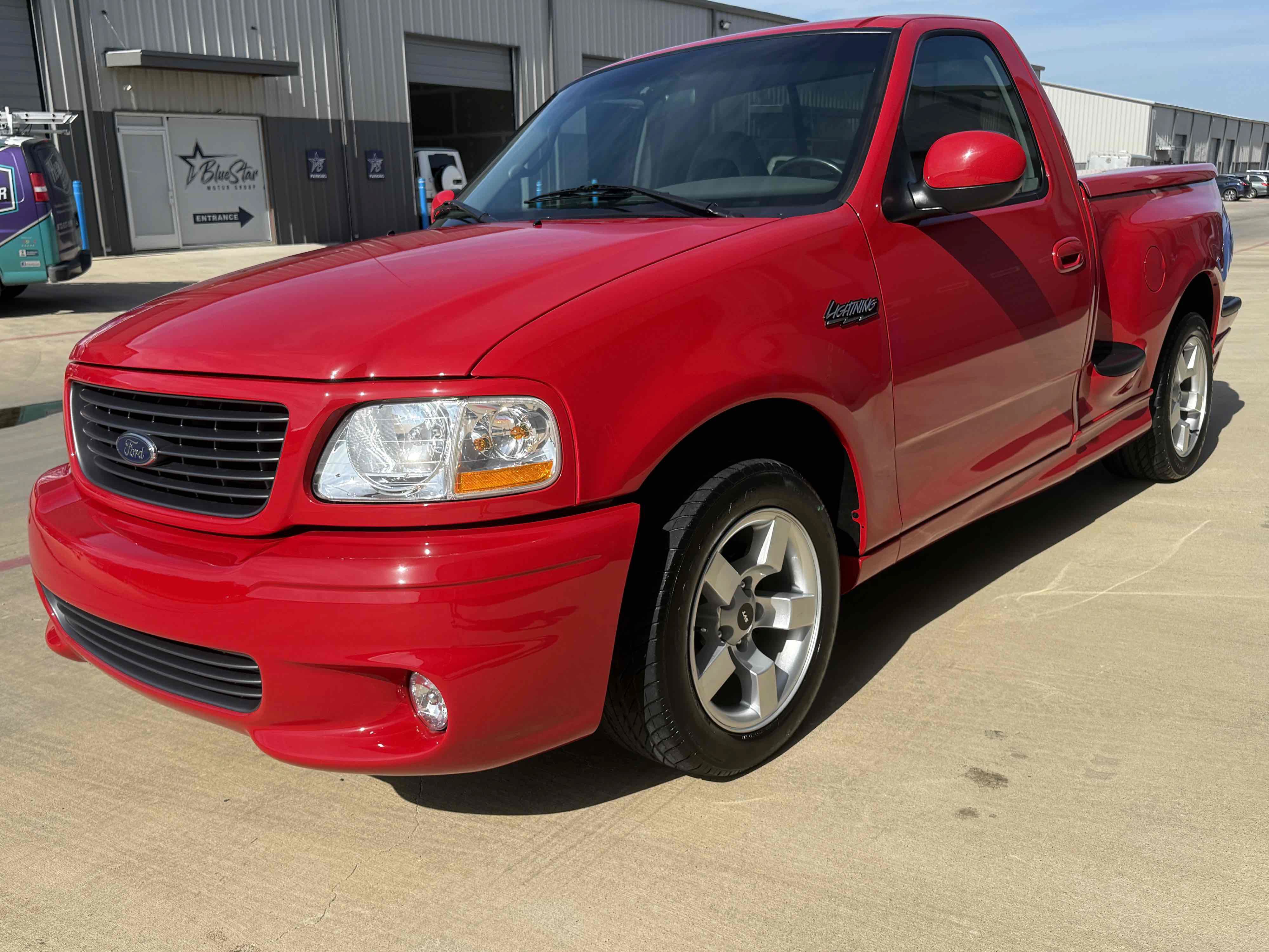 Used 2001 Ford F150 Lightning RWD image 7