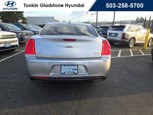 Used 2015 Chrysler 300 Limited w/ Driver Convenience Group image 6