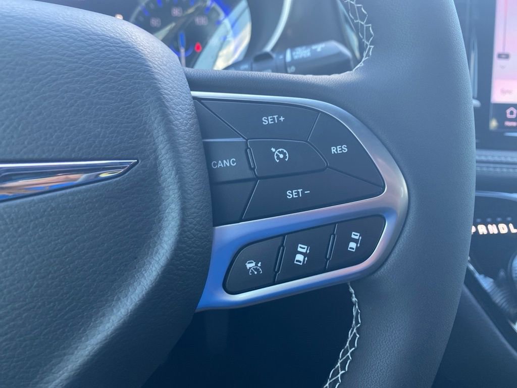 New 2026 Chrysler Pacifica Select FWD image 18