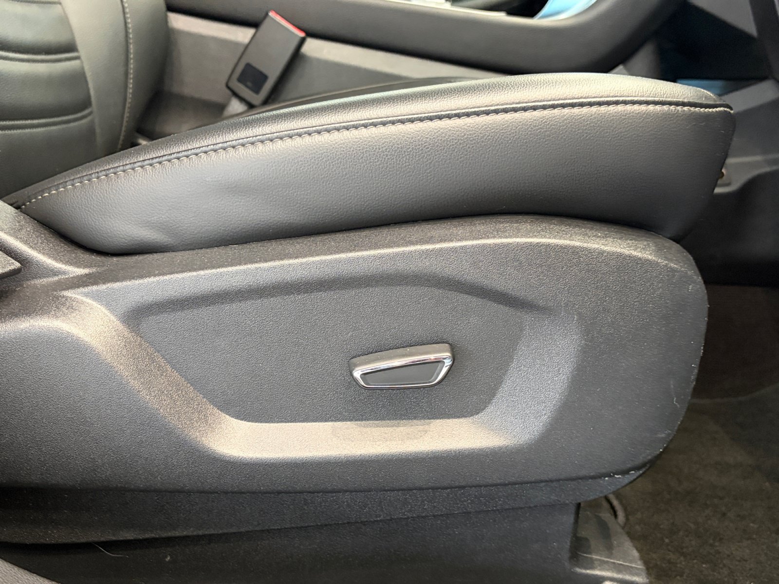 Used 2019 Ford Edge SEL w/ Equipment Group 201A FWD image 28