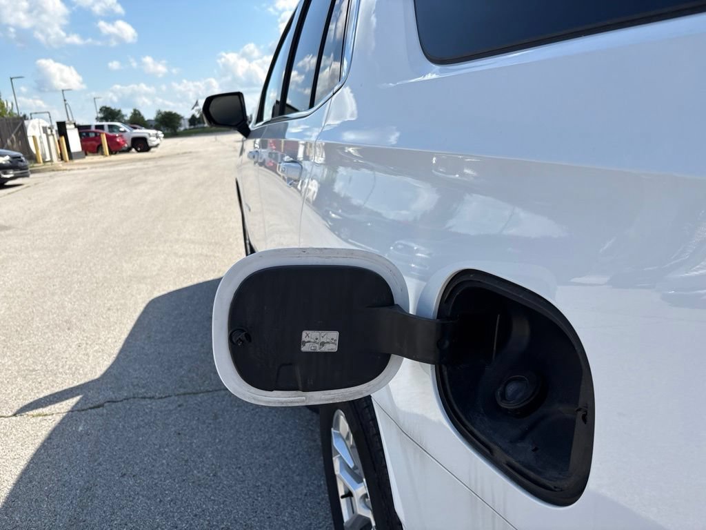 Used 2025 Chevrolet Tahoe LT AWD/4WD image 7