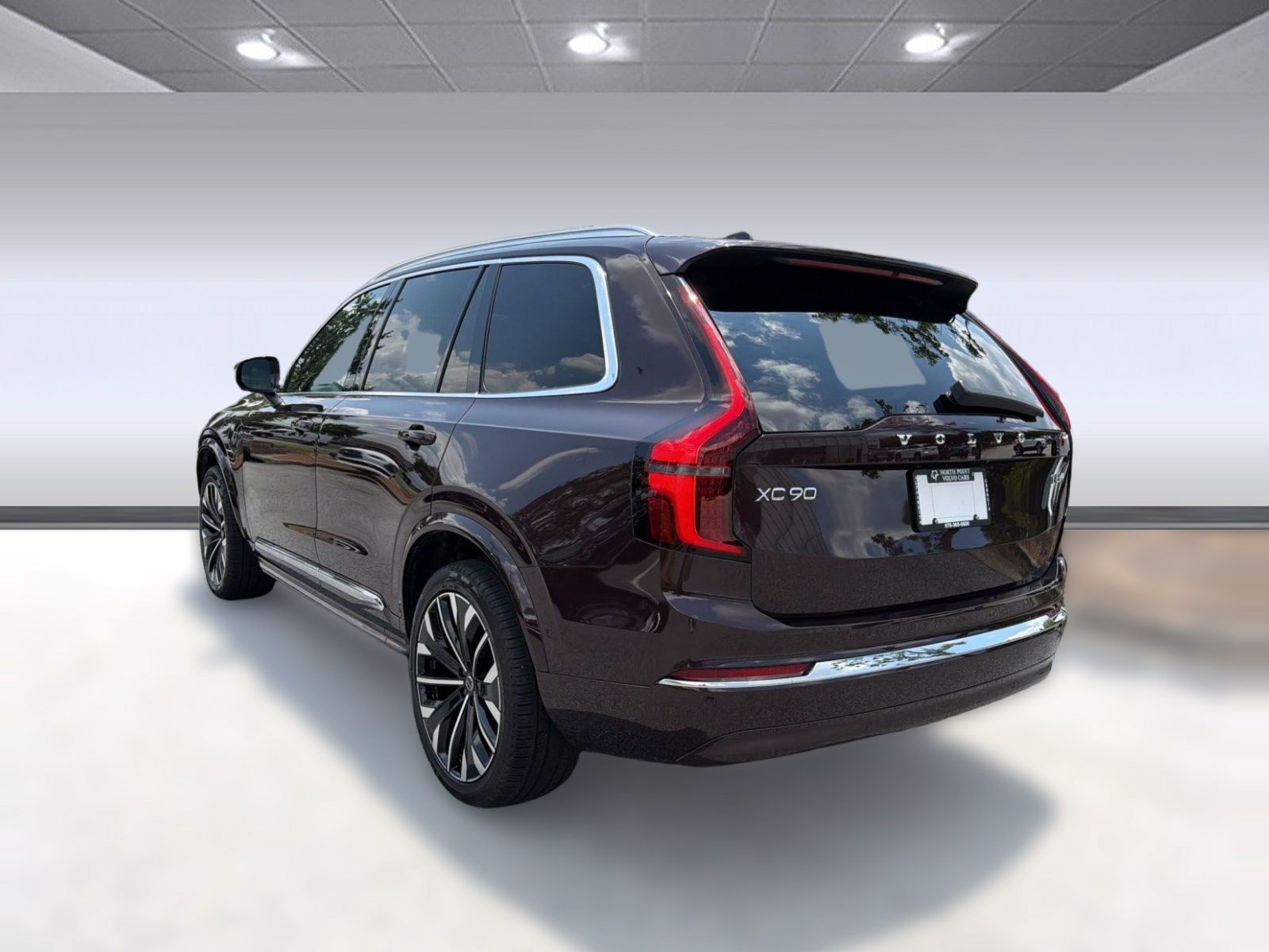 Certified 2025 Volvo XC90 T8 Ultra w/ Lounge Package AWD/4WD image 3