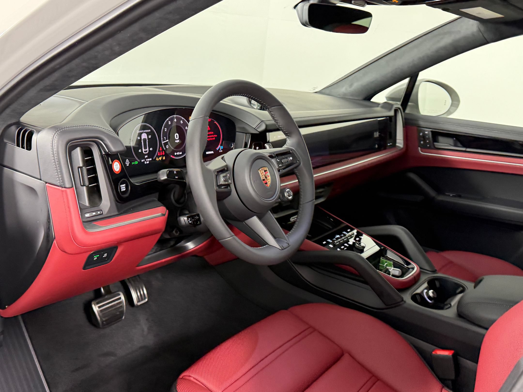 Certified 2026 Porsche Cayenne S AWD/4WD image 4
