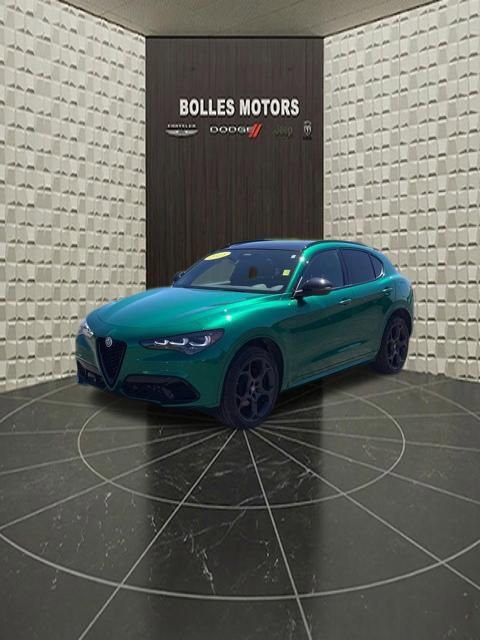 Used 2025 Alfa Romeo Stelvio Tributo Italiano w/ Driving Assist Package AWD/4WD image 11
