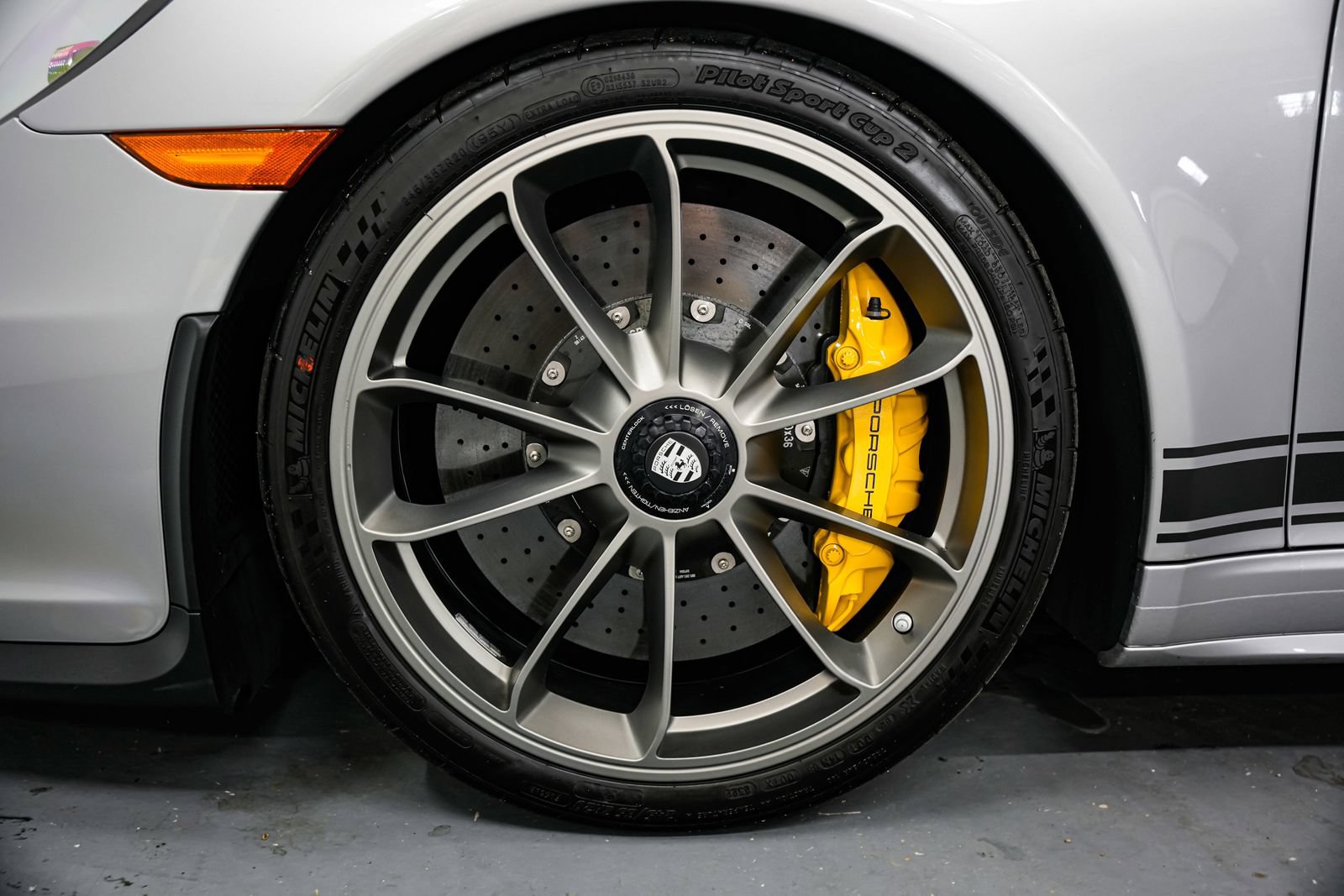Used 2016 Porsche 911 R RWD image 52