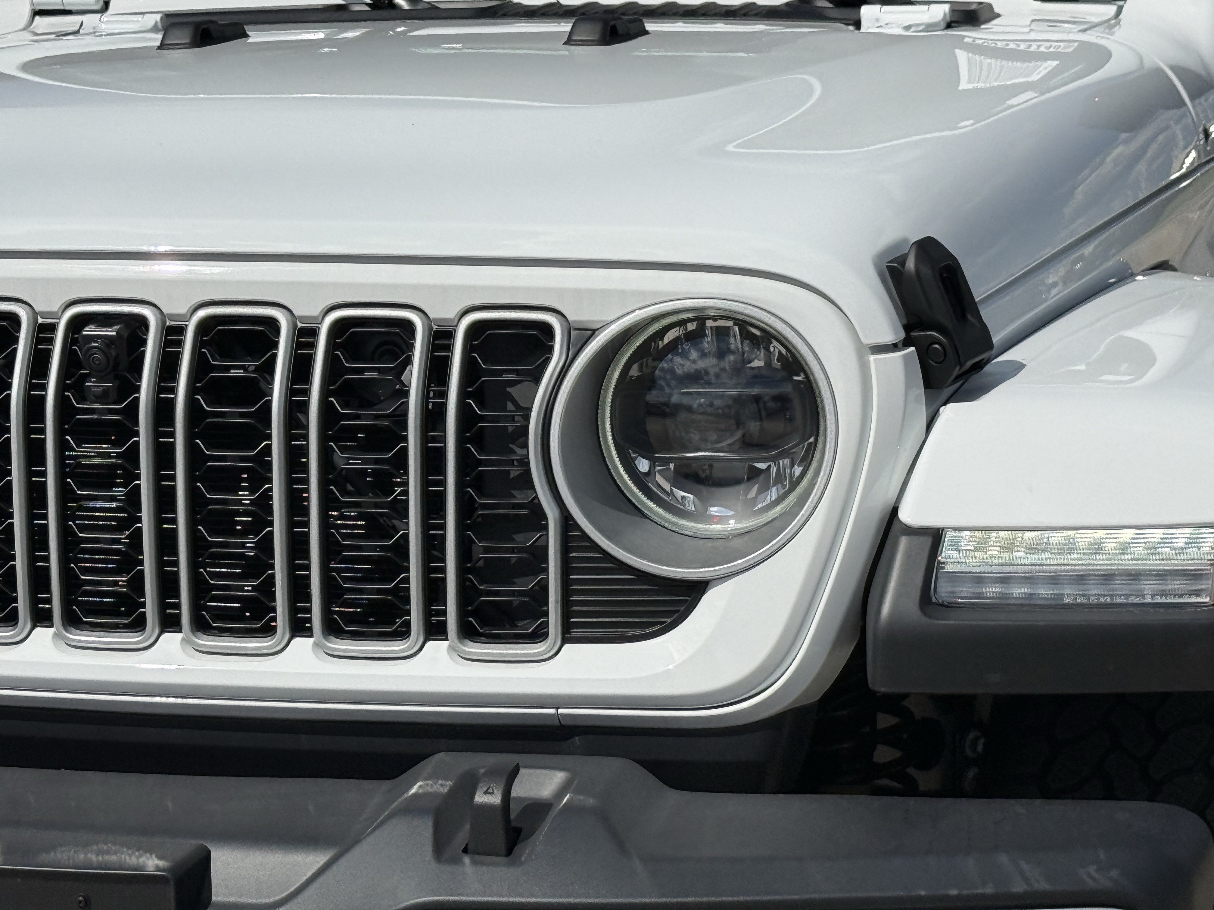 New 2026 Jeep Wrangler Unlimited Sahara AWD/4WD image 8