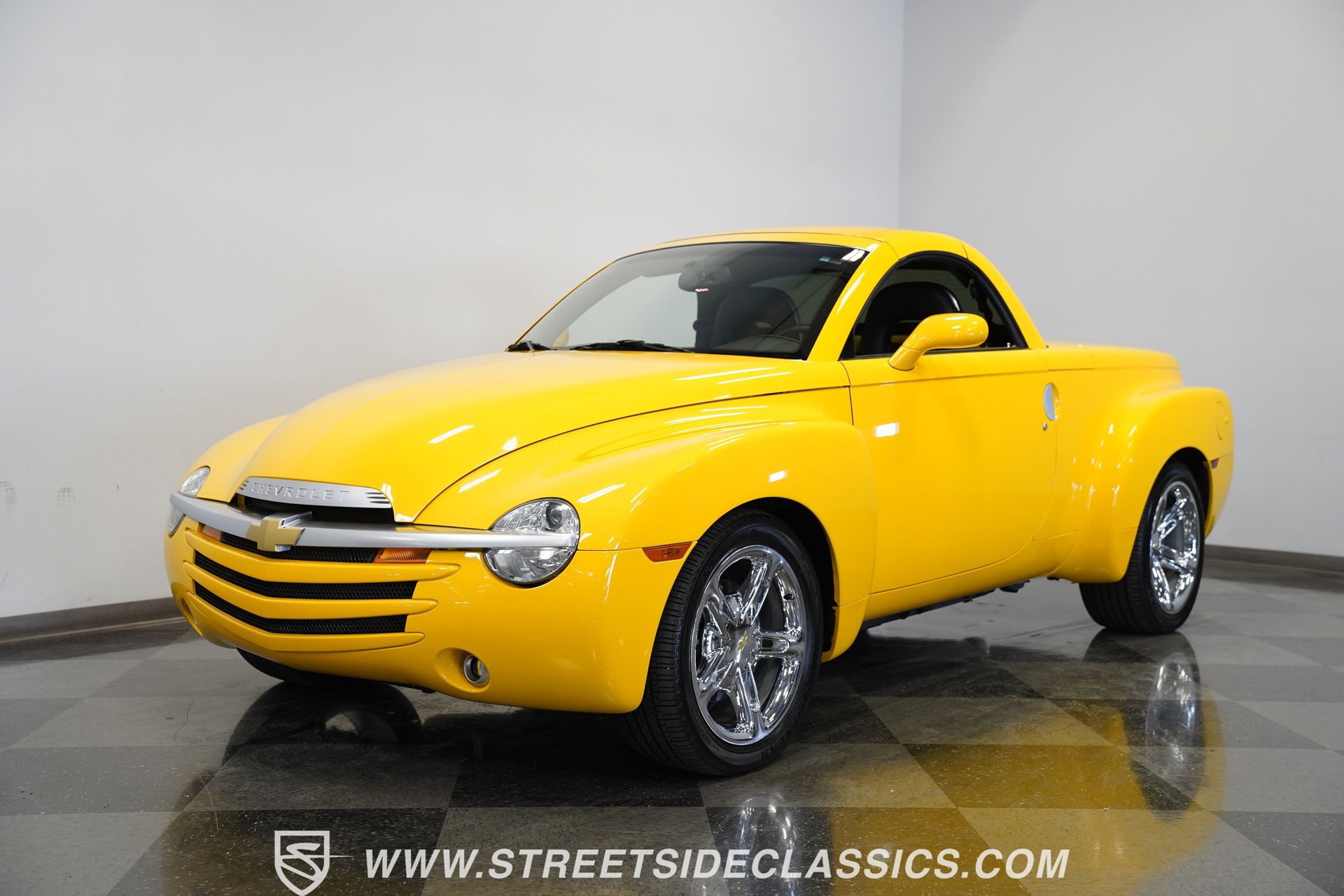 Used 2005 Chevrolet SSR w/ Preferred Equipment Group image 7