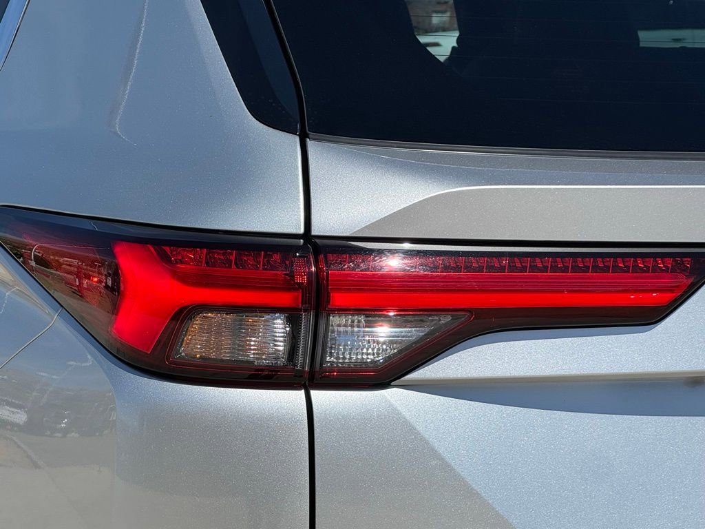 Used 2023 Mitsubishi Outlander SEL image 11