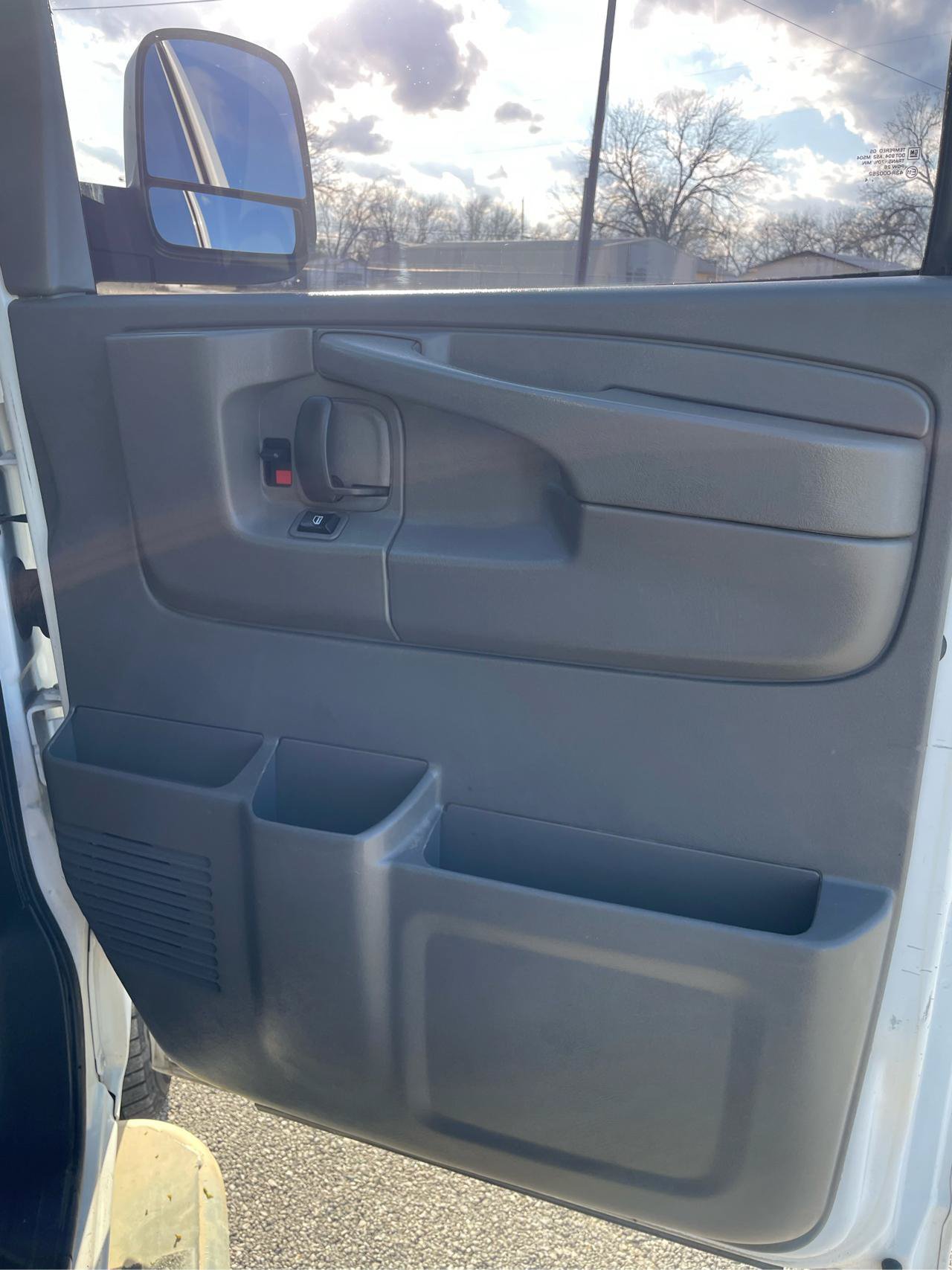 Used 2014 GMC Savana 2500 RWD image 15