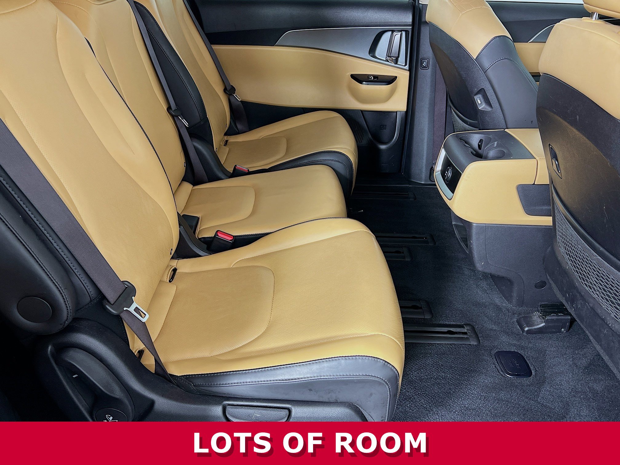 Used 2022 Kia Carnival LX image 23