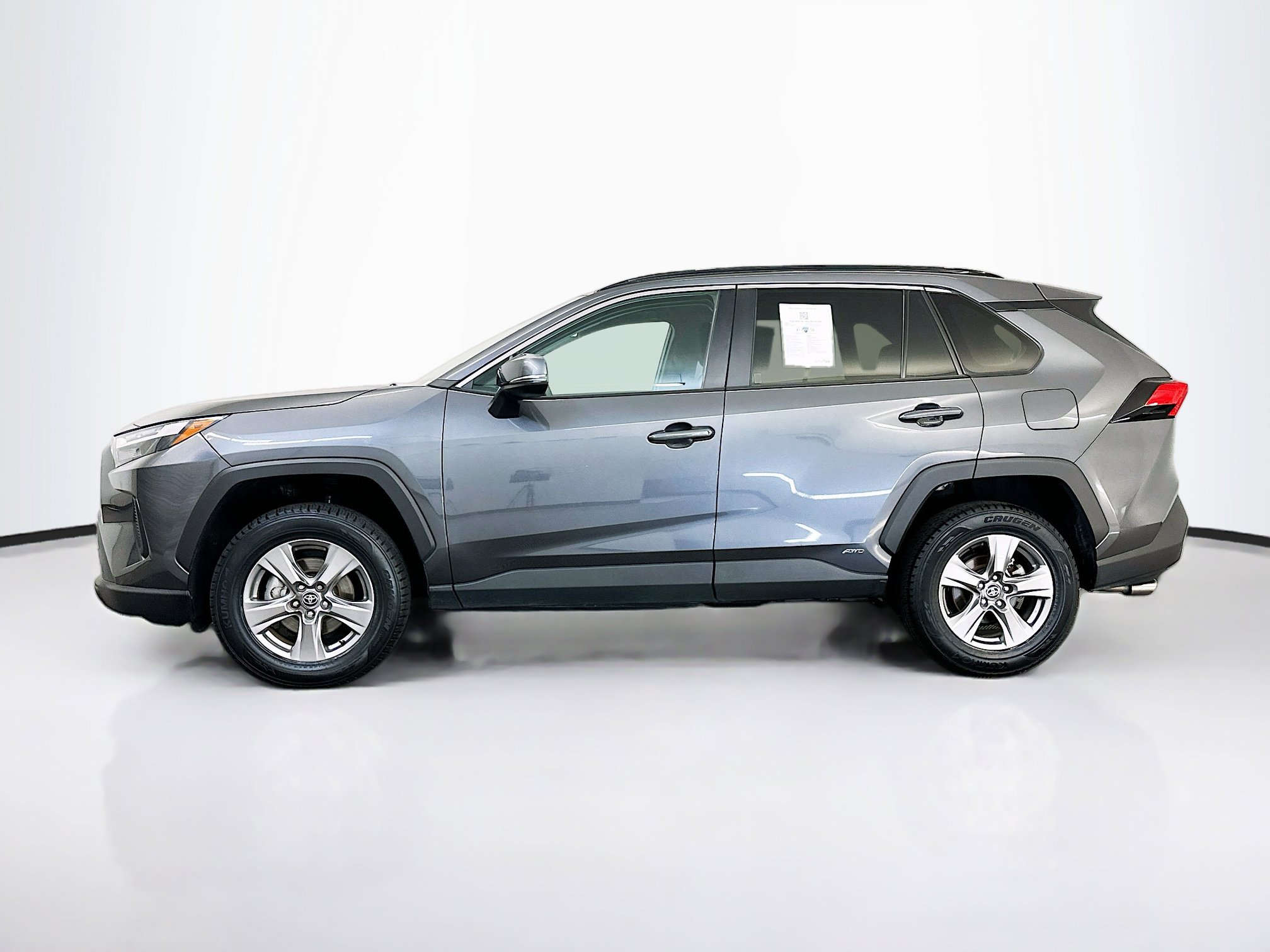 Used 2025 Toyota RAV4 XLE AWD/4WD image 4
