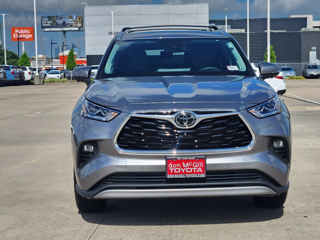Certified 2025 Toyota Highlander Platinum AWD/4WD image 2