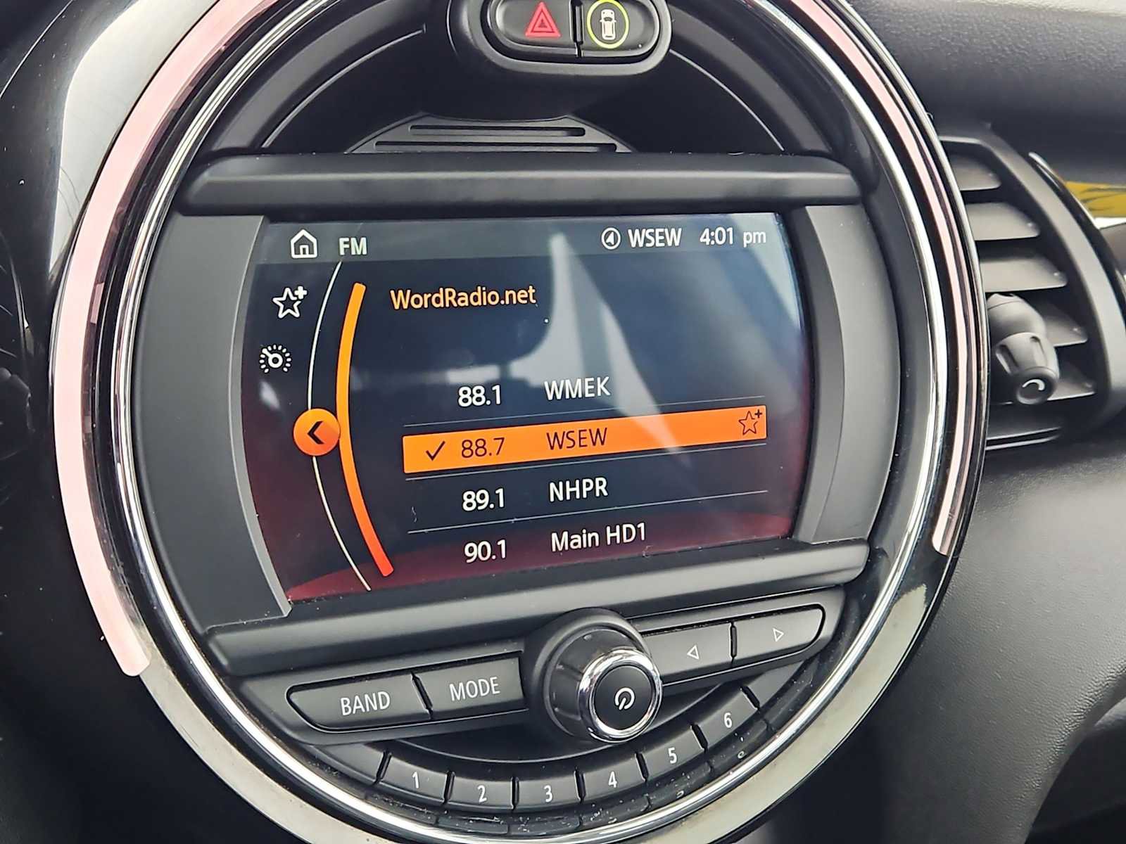 Used 2021 MINI Cooper 2-Door Hardtop w/ 6.5" Touchscreen Package image 27