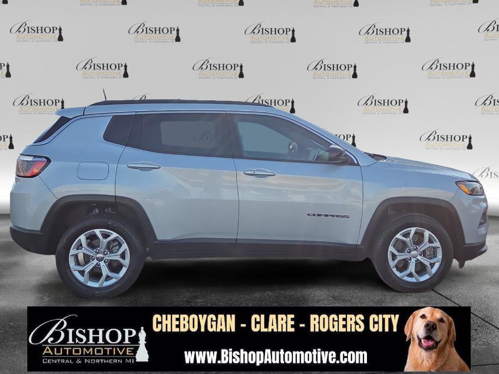 Used 2024 Jeep Compass Latitude image 22