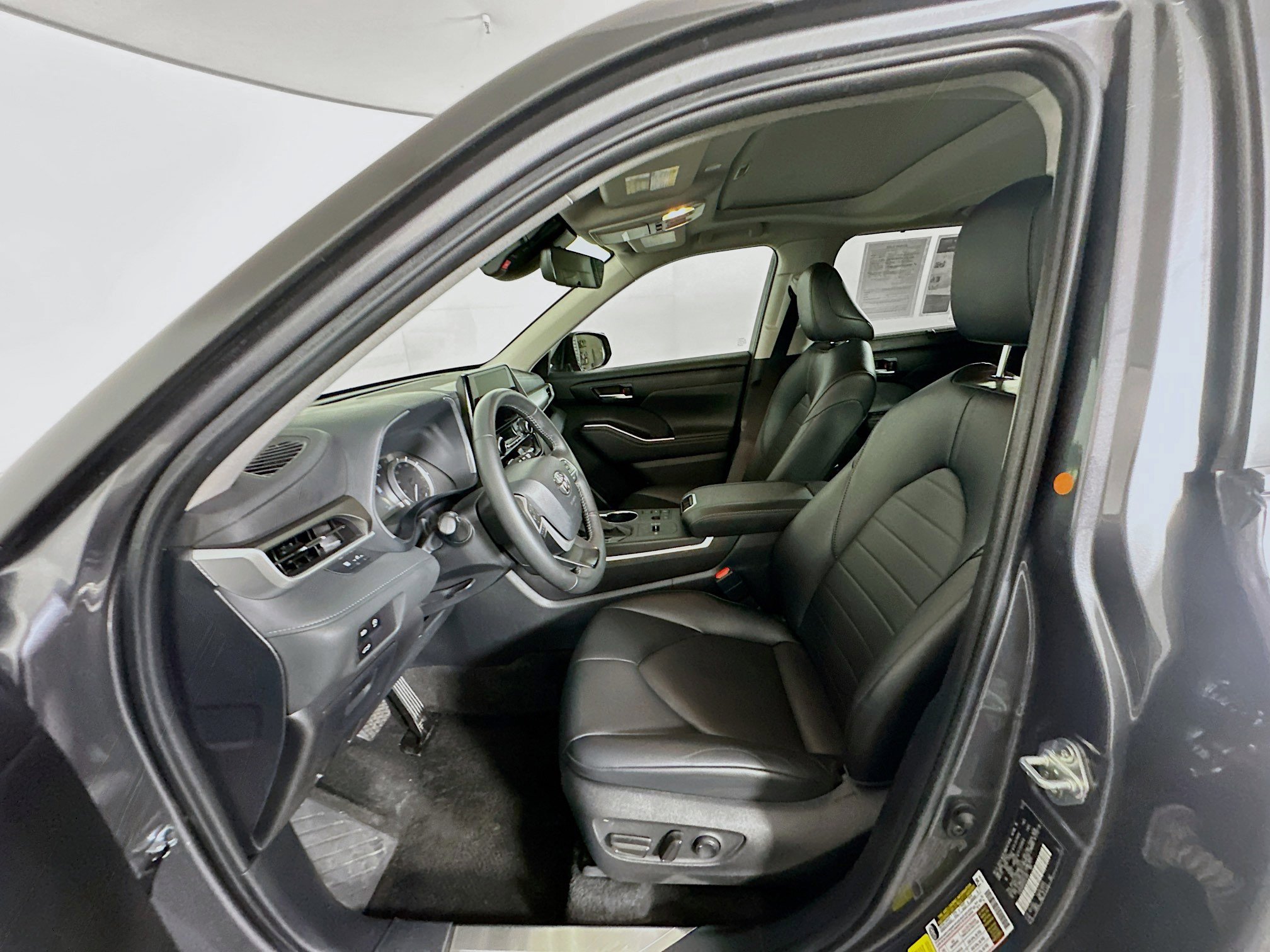 Used 2024 Toyota Highlander XLE image 13