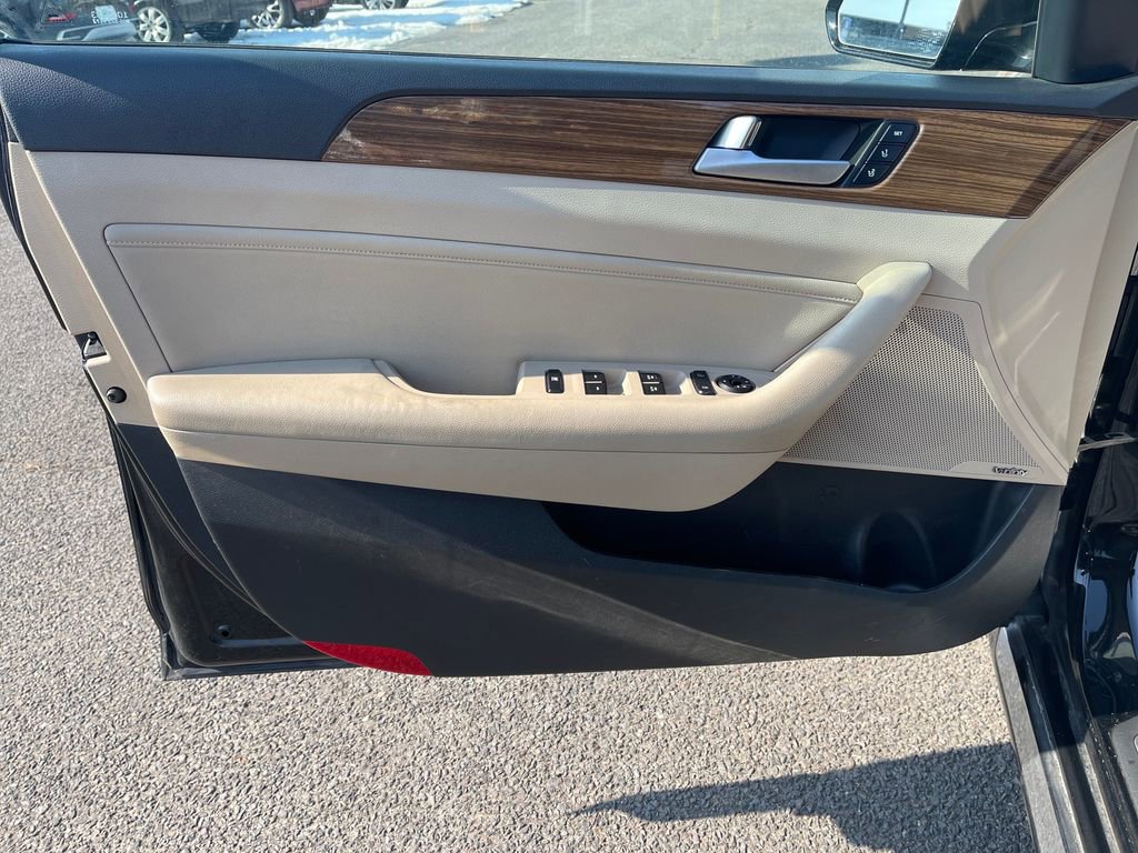 Used 2015 Hyundai Sonata Limited w/ Option Group 05 image 16