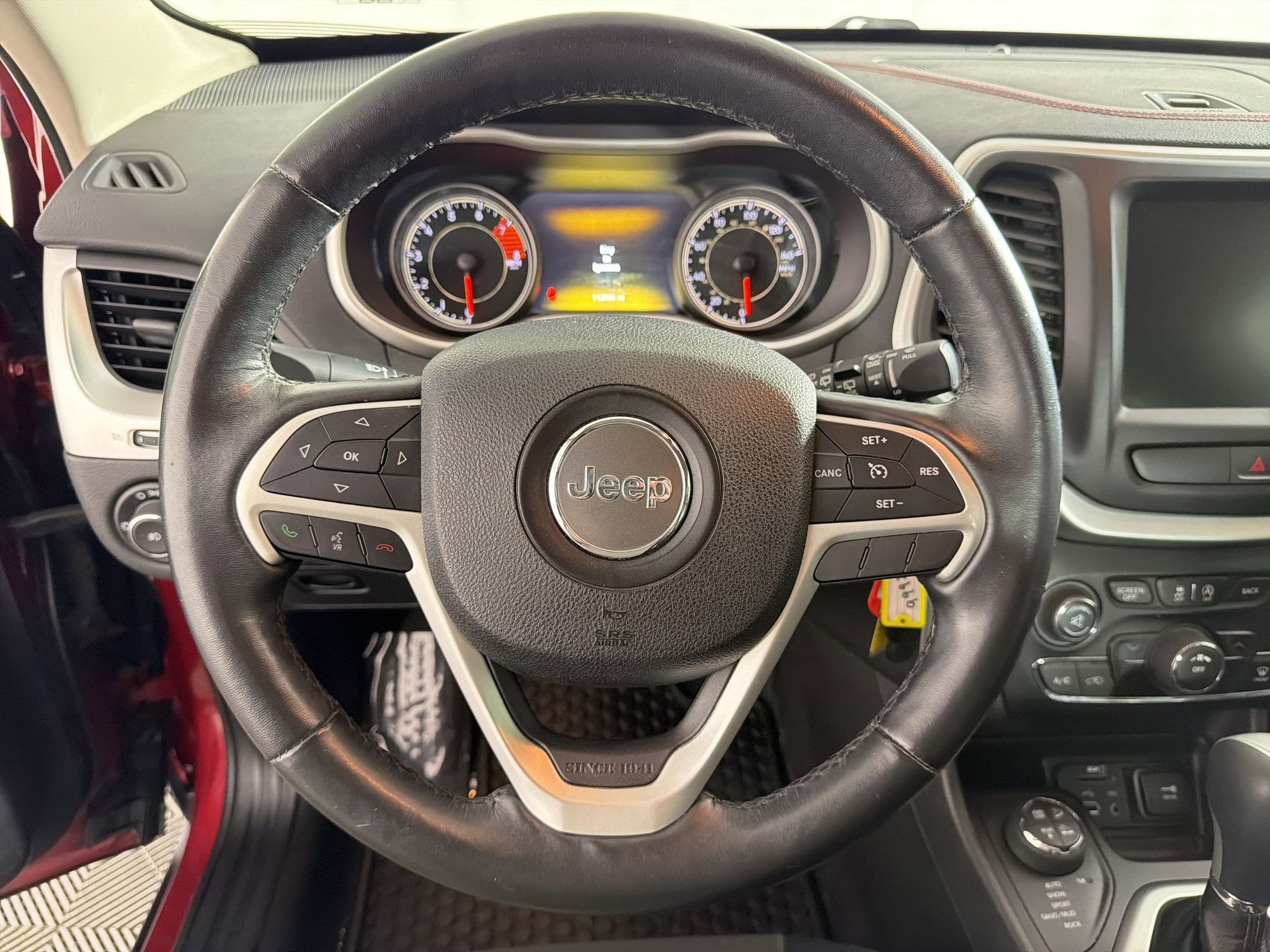 Used 2016 Jeep Cherokee Trailhawk w/ Cold Weather Group image 17