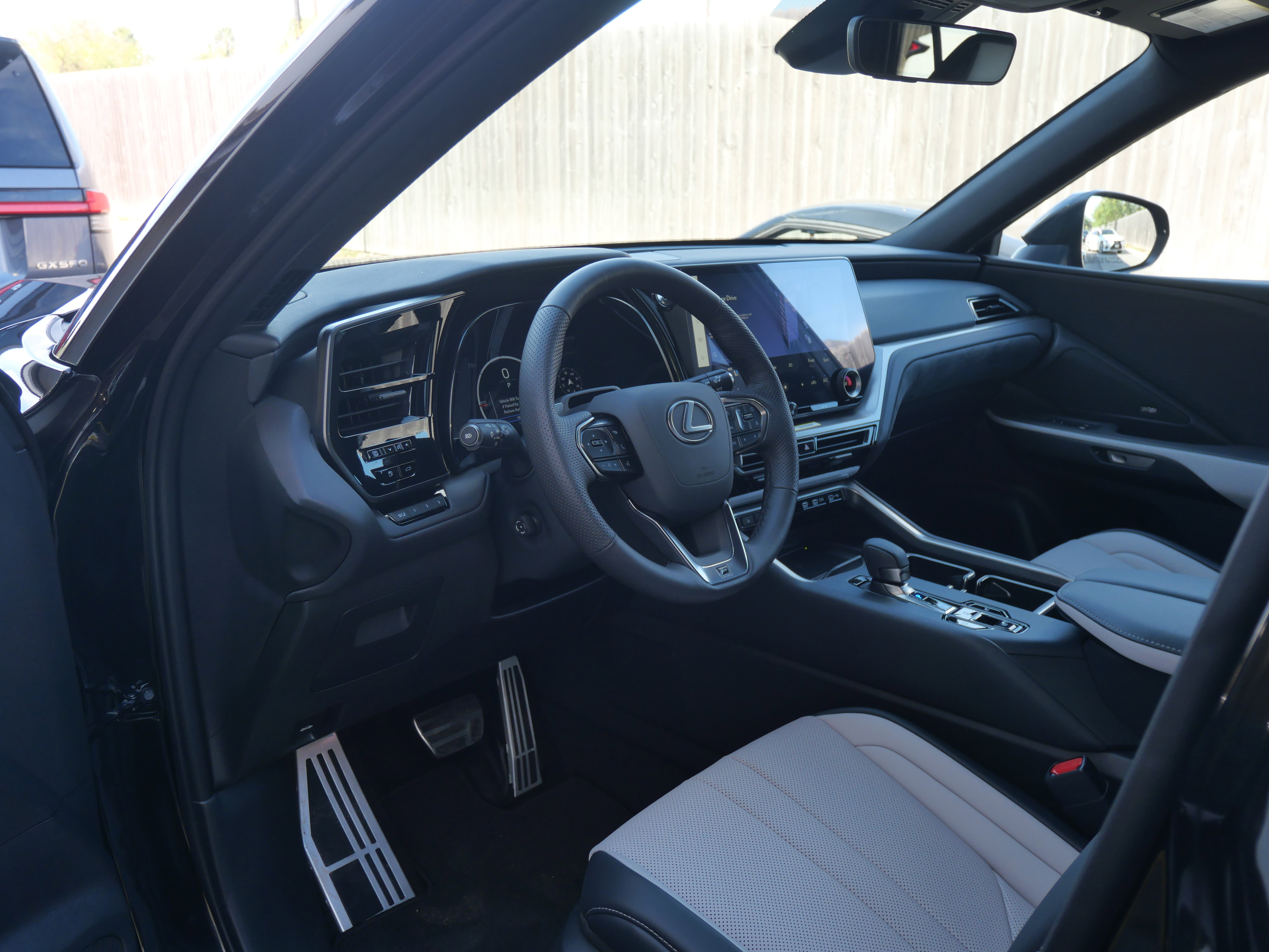 Used 2025 Lexus TX 500h AWD image 21