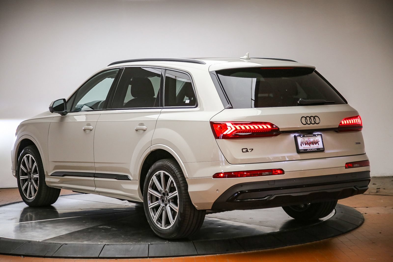 Certified 2023 Audi Q7 2.0T Premium Plus w/ Premium Plus Package AWD/4WD image 2