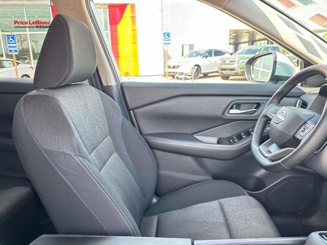 Used 2025 Nissan Rogue SV FWD image 10
