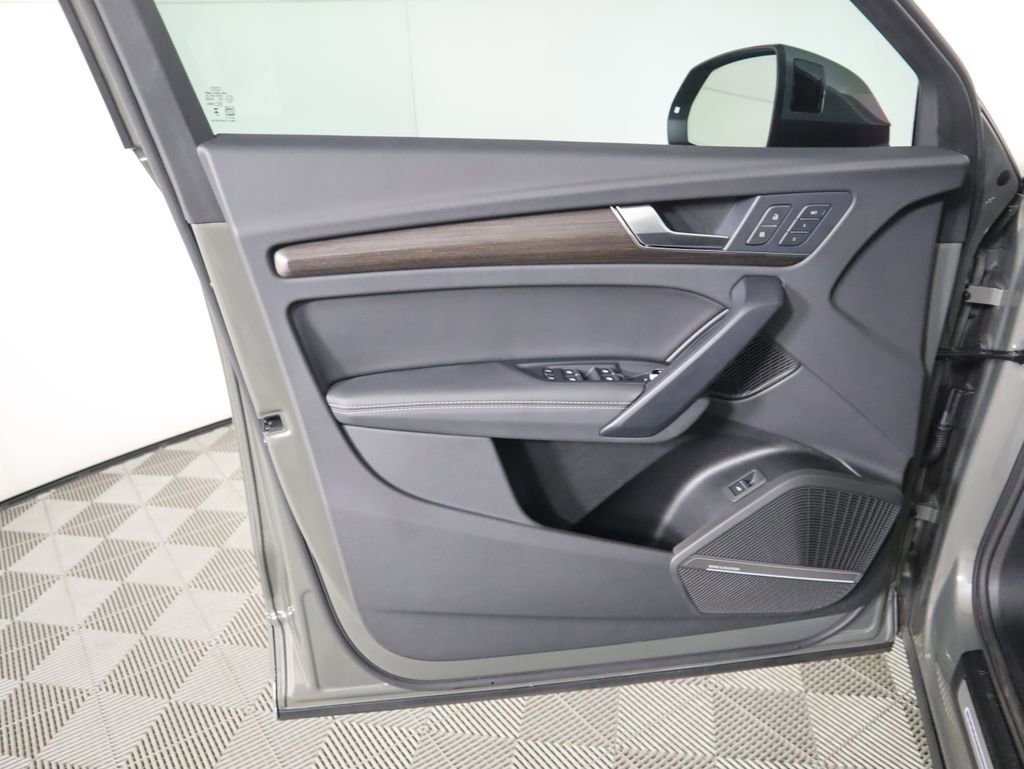 Certified 2025 Audi Q5 2.0T Premium Plus w/ Premium Plus Package image 25