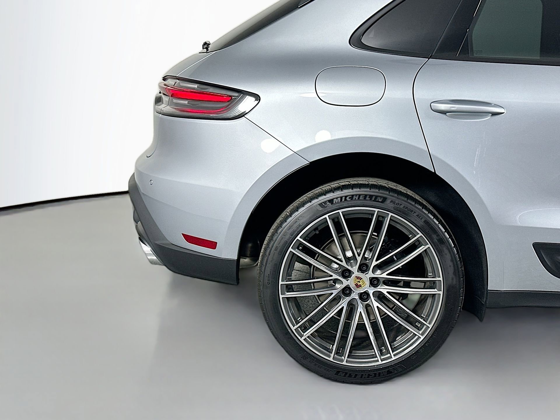 Certified 2026 Porsche Macan image 13