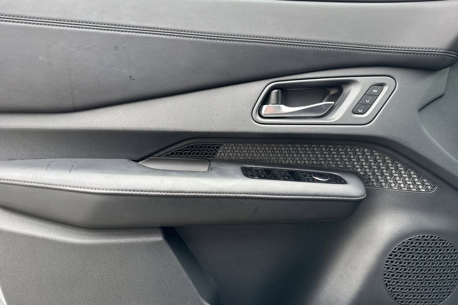 Used 2024 Nissan Ariya FWD image 11