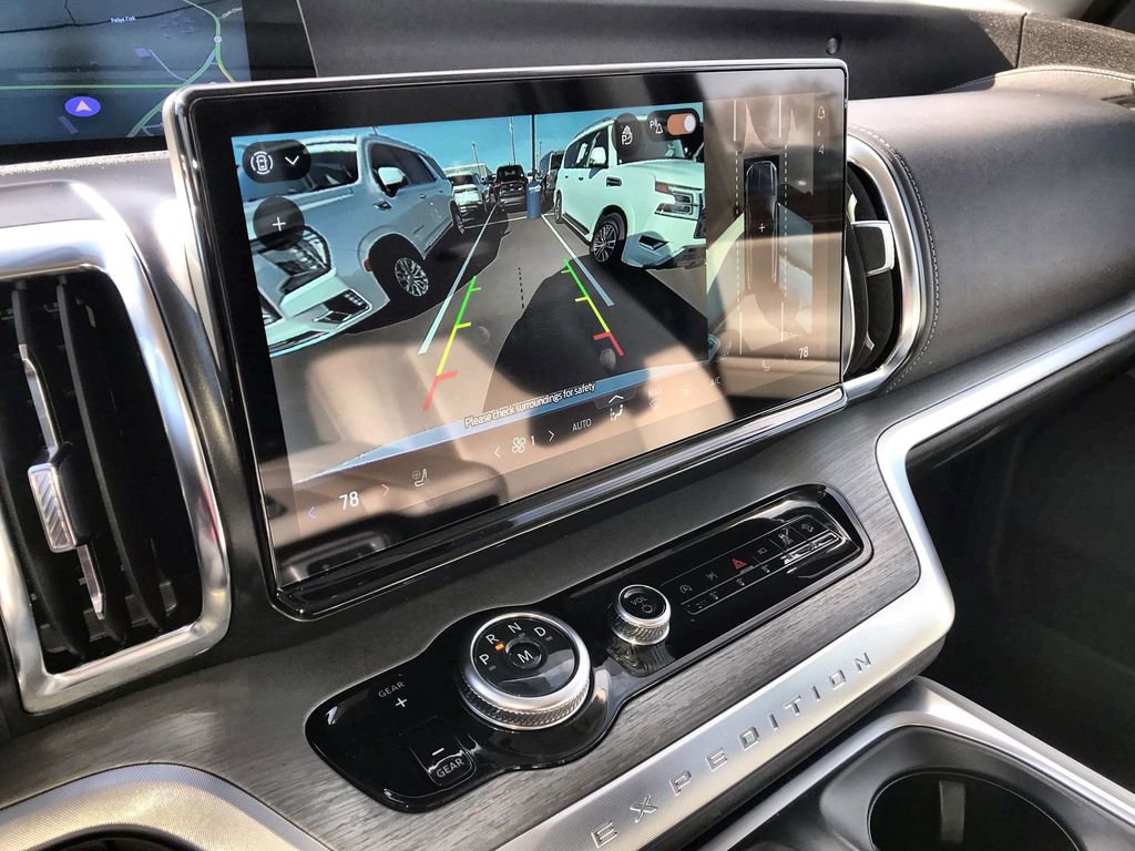 Used 2025 Ford Expedition Max Platinum image 17