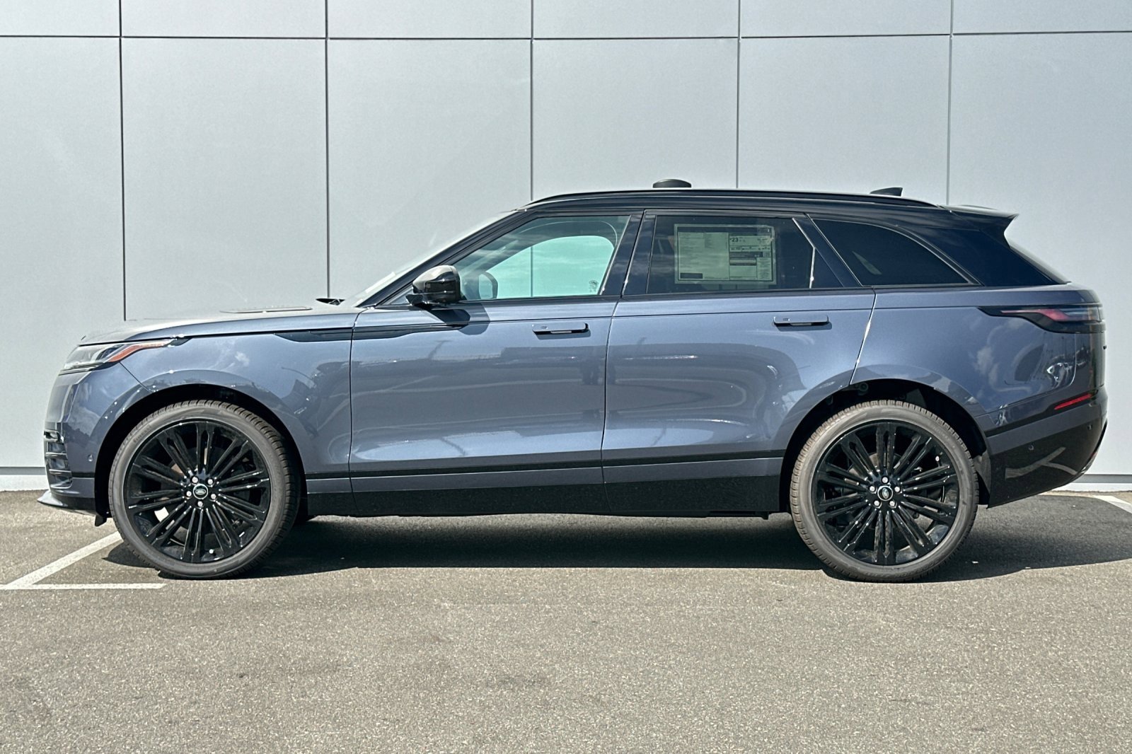New 2026 Land Rover Range Rover Velar Dynamic SE image 2
