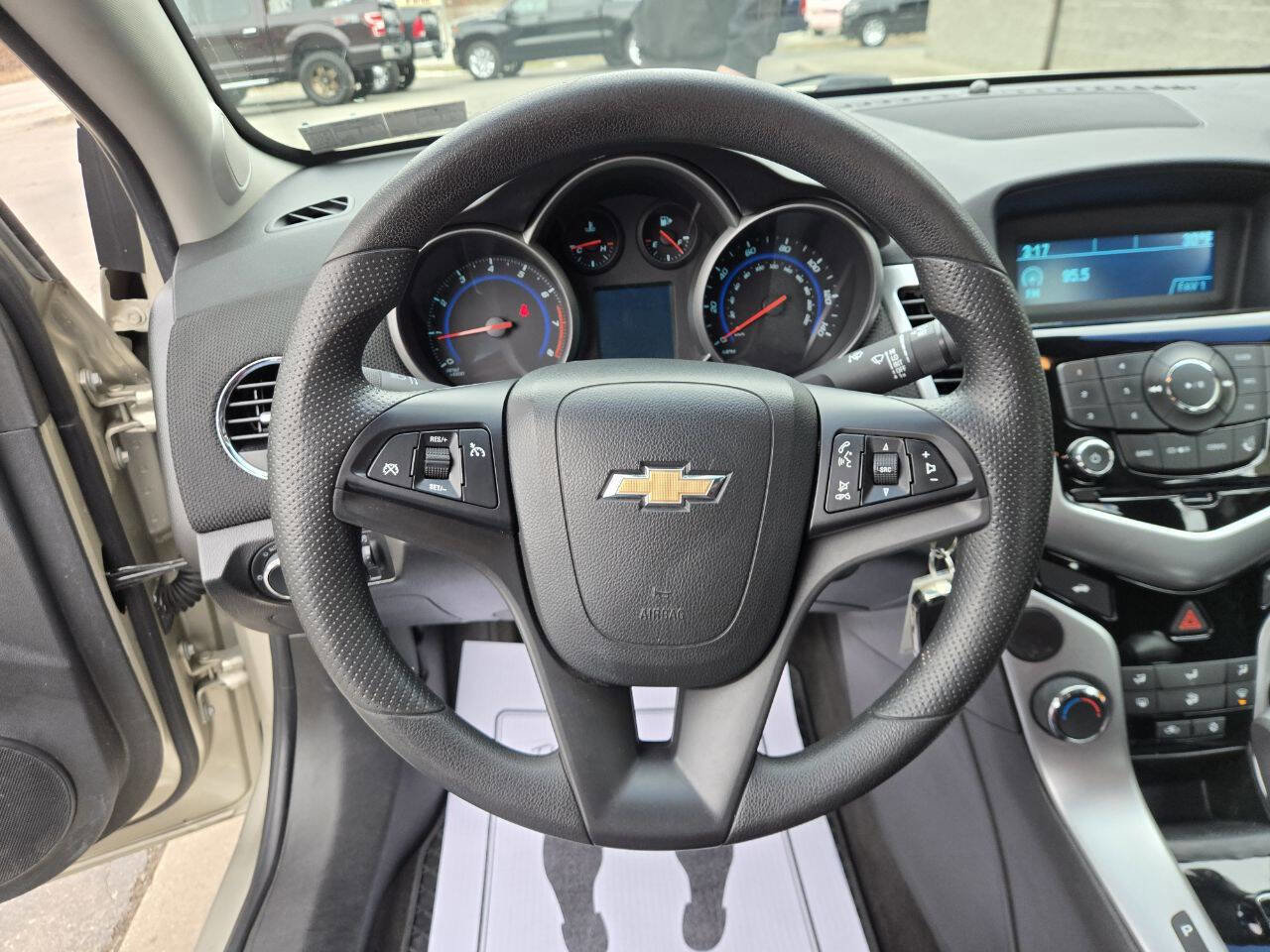 Used 2016 Chevrolet Cruze LT FWD image 12