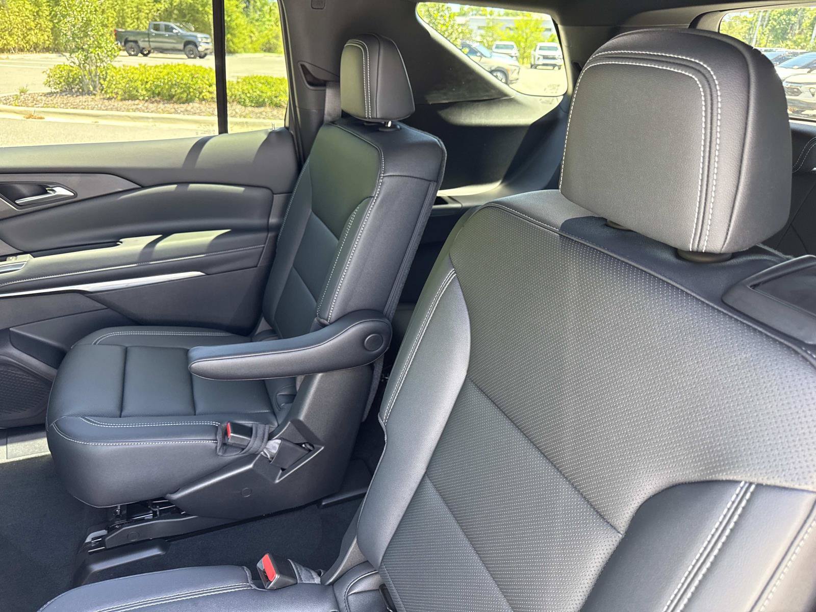 New 2026 Chevrolet Traverse LT w/ Midnight/Sport Edition FWD image 11