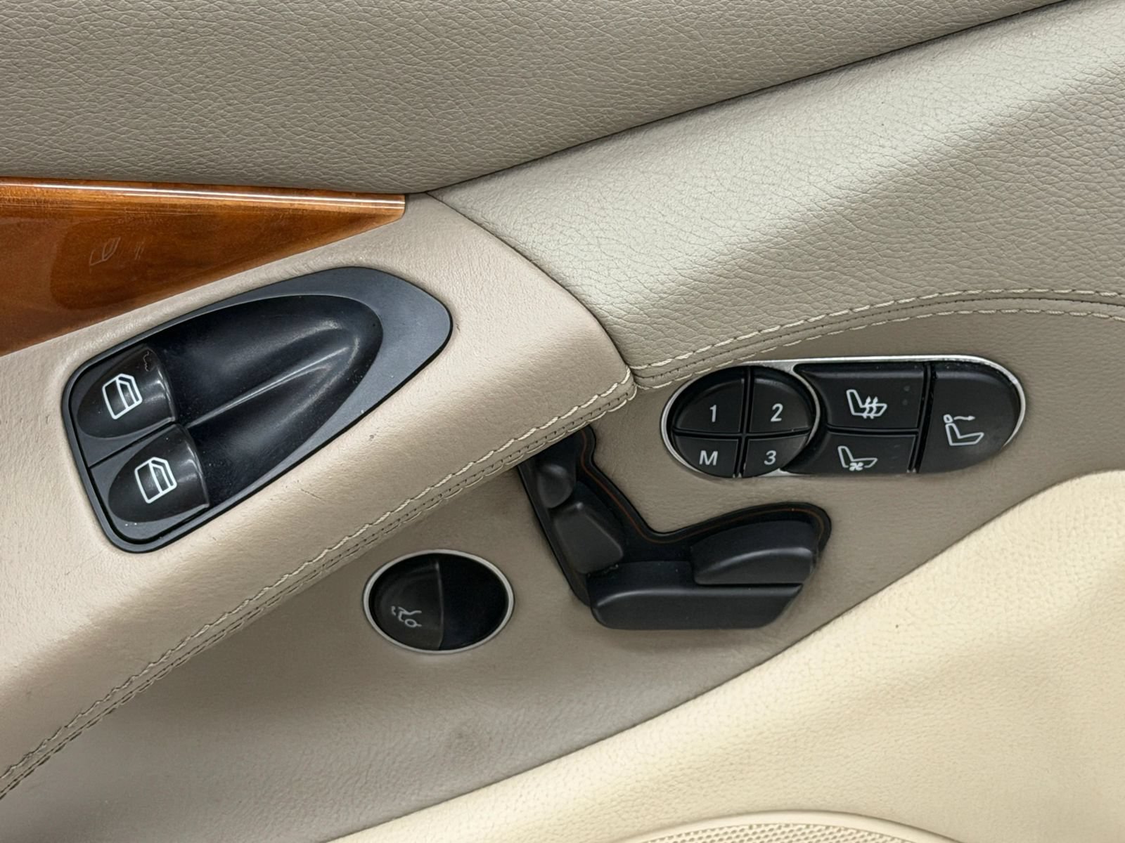 Used 2009 Mercedes-Benz SL 550 image 17