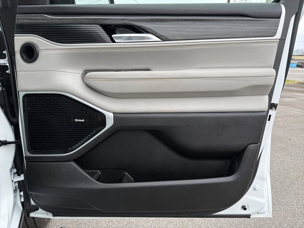 Used 2022 Jeep Wagoneer Series III w/ Premium Group I image 31