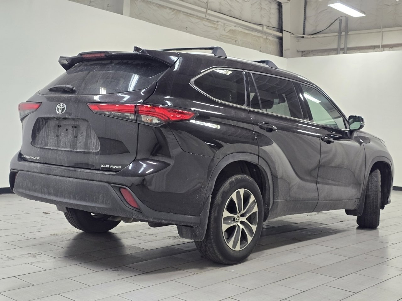 Used 2021 Toyota Highlander XLE image 16