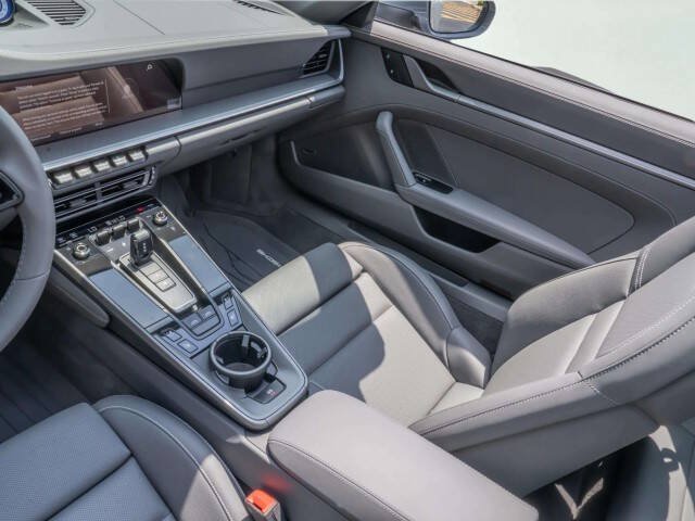 Used 2024 Porsche 911 Targa 4 AWD/4WD image 18