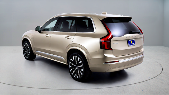 New 2026 Volvo XC90 T8 Plus w/ Protection Package Premier AWD/4WD image 5