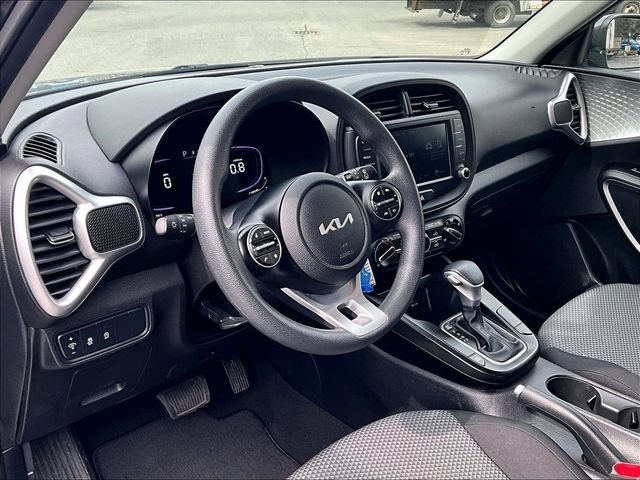 Used 2023 Kia Soul LX w/ LX Technology Package FWD image 14