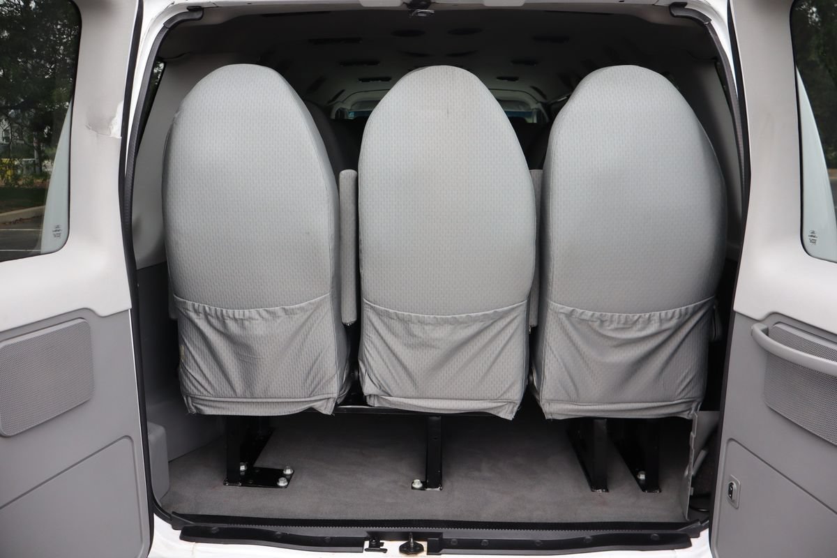 Used 2010 Ford E-350 and Econoline 350 XLT RWD image 14