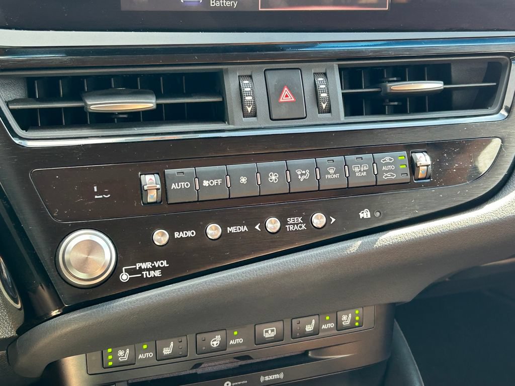 Used 2022 Lexus ES 300h w/ Luxury Package FWD image 33