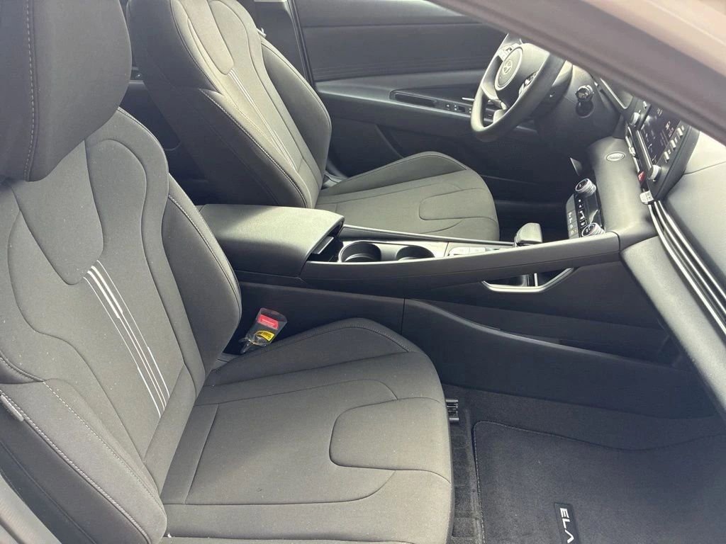 Certified 2025 Hyundai Elantra Hybrid FWD image 10