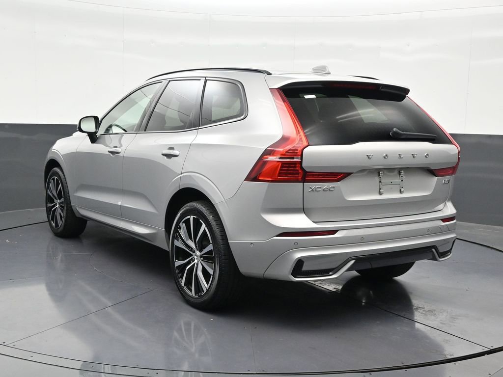 Used 2024 Volvo XC60 B5 Plus w/ Climate Package AWD/4WD image 3