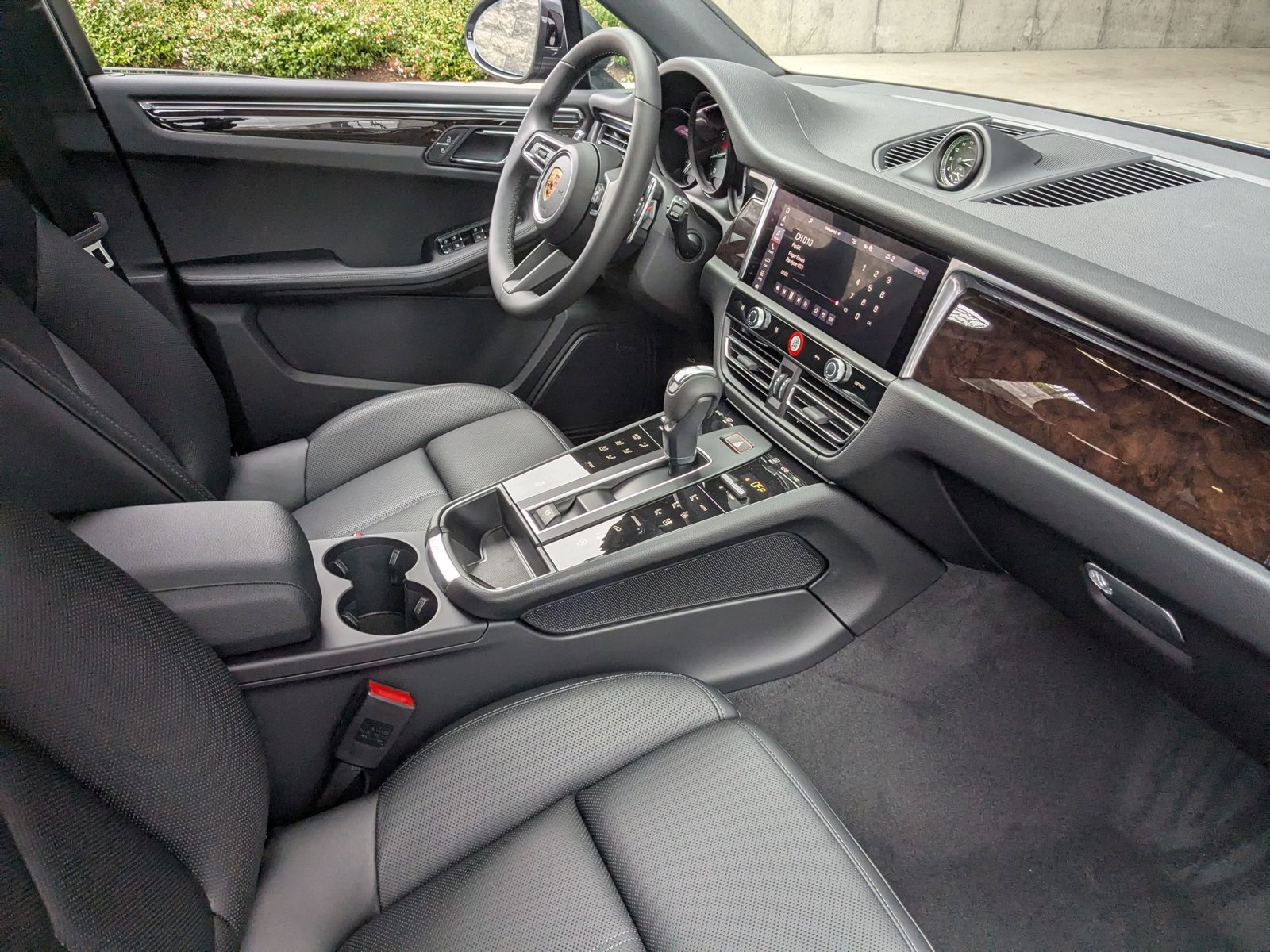 Certified 2026 Porsche Macan AWD/4WD image 27
