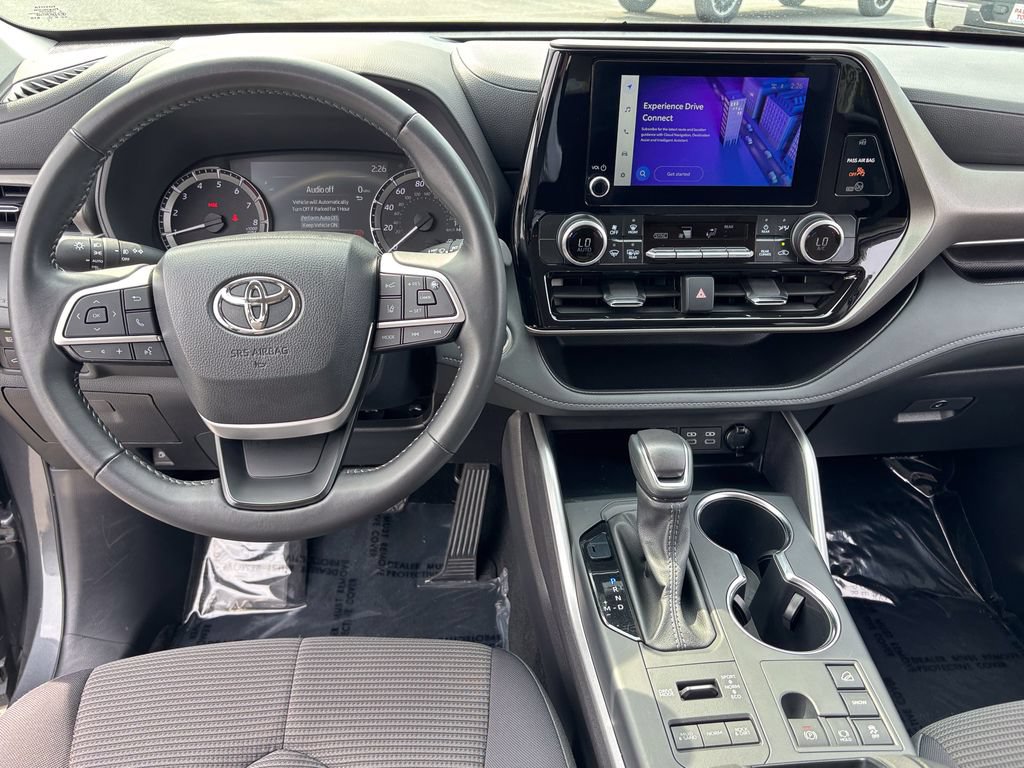 Used 2025 Toyota Highlander LE AWD/4WD image 20